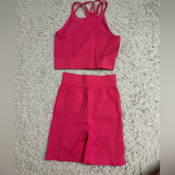 Pink Seamless Workout Set - Picture 2 of 3